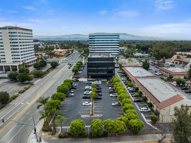 More Photos Of 2670 N Main St, Santa Ana Office For Lease