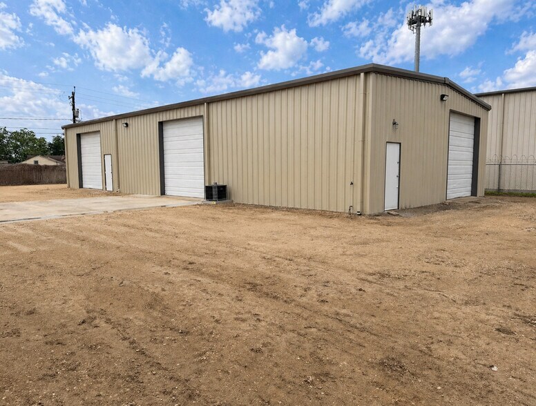 More Photos Of 4222 Russell Dr, Corpus Christi Warehouse For Lease
