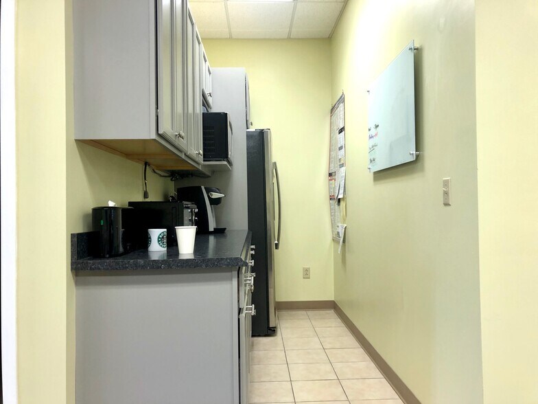 More Photos Of 100 Corporate Dr, Trumbull Research And Development For Lease