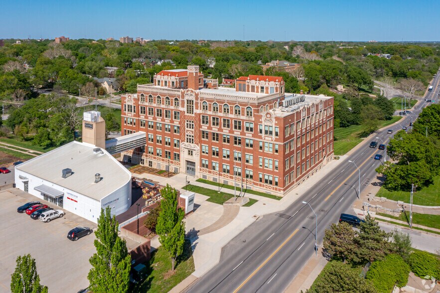 More Photos Of 300 E 39th St, Kansas City Office For Lease