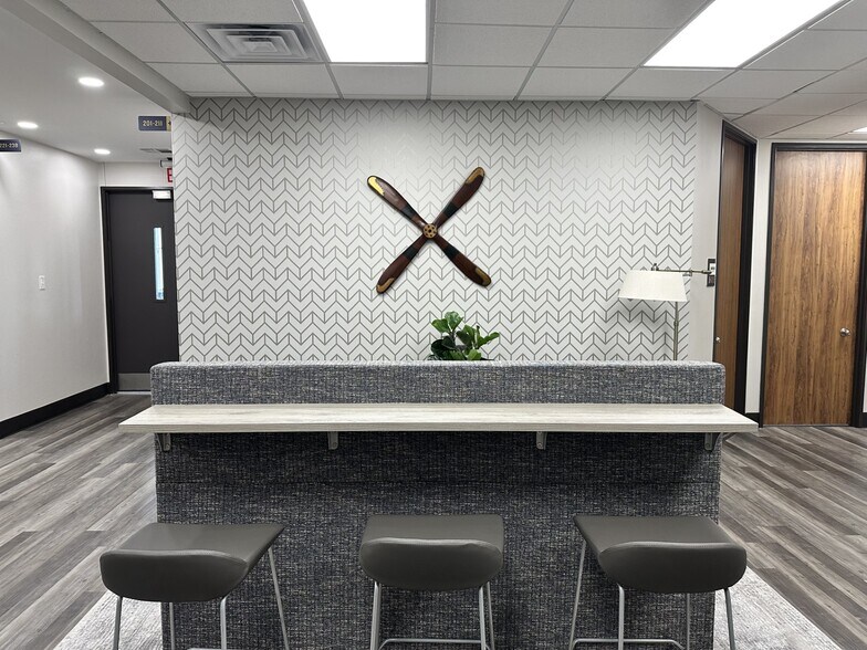 More Photos Of 3029 S Sherwood Forest Blvd, Baton Rouge Loft Creative Space For Lease