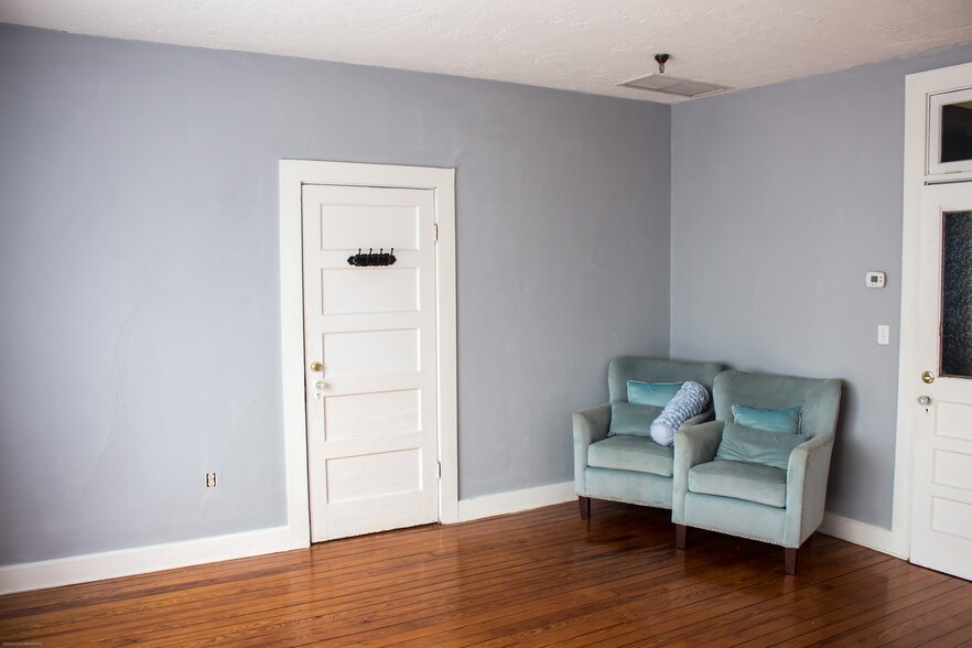 More Photos Of 2018 Melbourne Ct, Melbourne Office For Sale