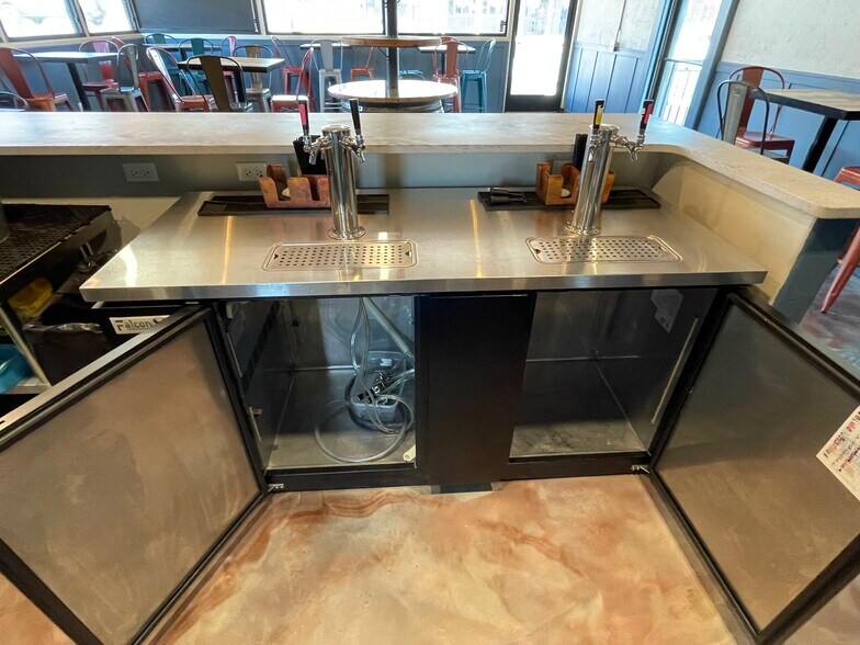 More Photos Of 121 W Midland Ave, Woodland Park Restaurant For Lease