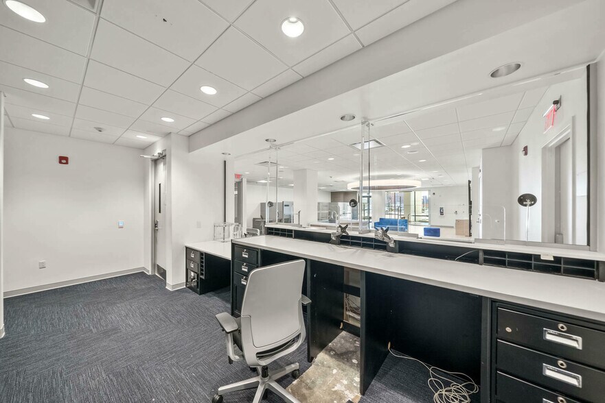 More Photos Of 638 Harrison Ave, Panama City Bank For Lease