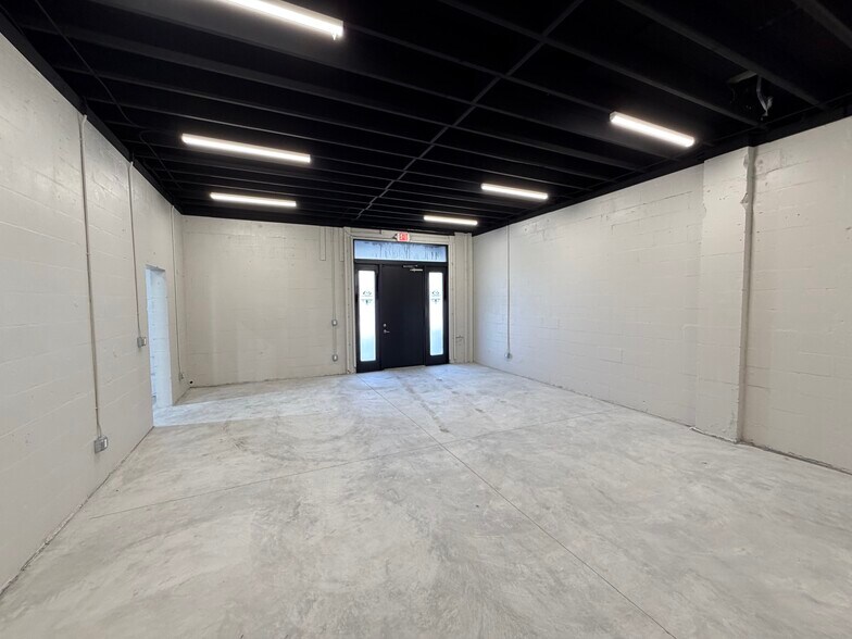 More Photos Of 138 W Robertson St, Brandon Loft Creative Space For Lease