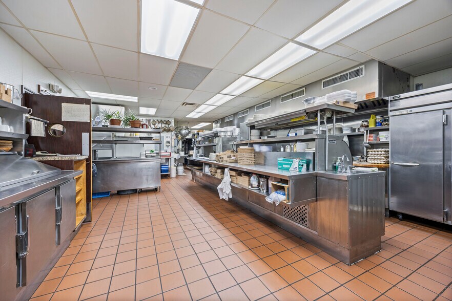 More Photos Of 476 Washington Ave, North Haven Restaurant For Sale