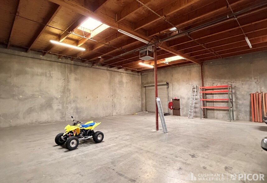 More Photos Of 3763-3765 E 43rd Pl, Tucson Warehouse For Lease