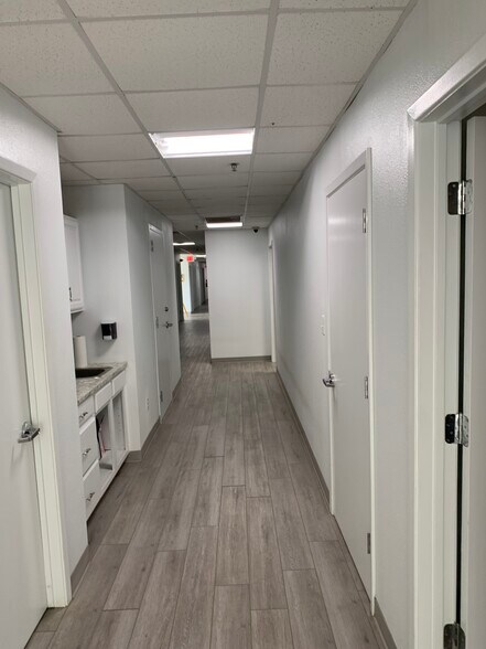 More Photos Of 12830 Cogburn Ave, San Antonio Light Distribution For Lease