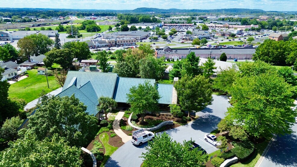 More Photos Of 1910 Harrington Dr, Lancaster Office For Lease