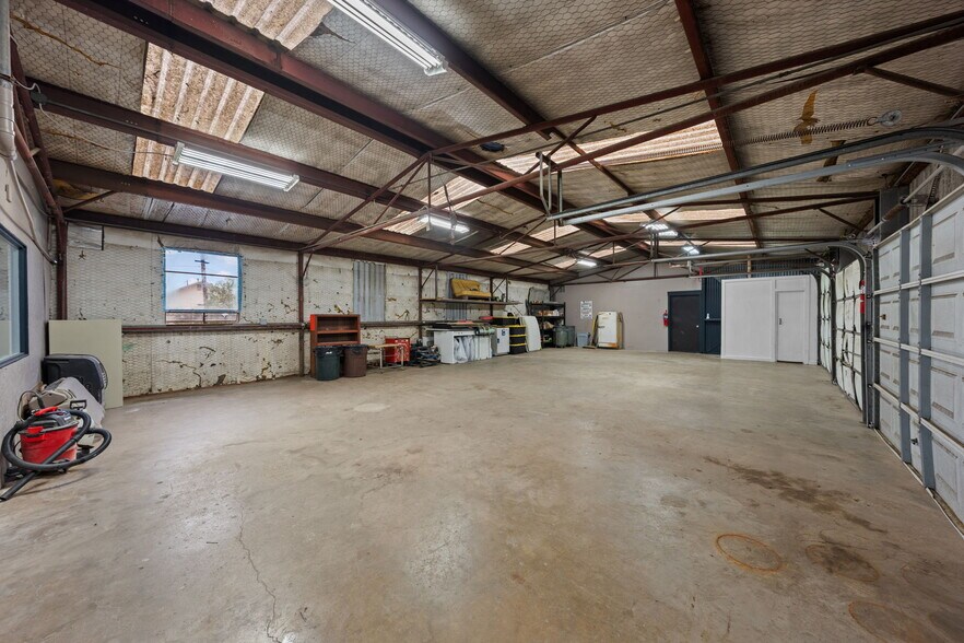 More Photos Of 2610 Memorial Blvd, Kerrville Industrial For Sale