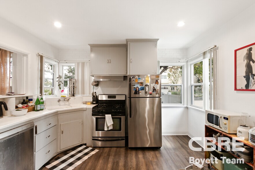 More Photos Of 2302 32nd St, Santa Monica Apartments For Sale