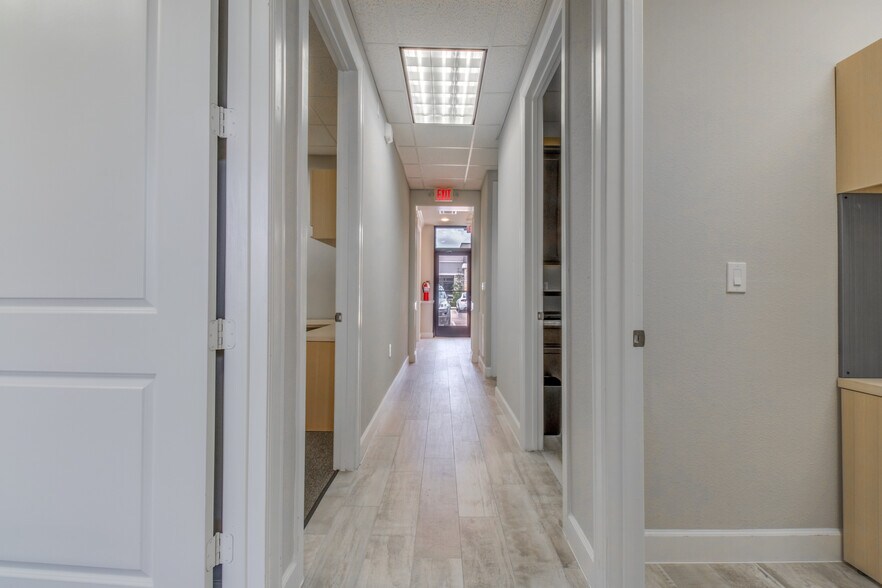 More Photos Of 830 Julie Rivers Dr, Sugar Land Medical For Sale