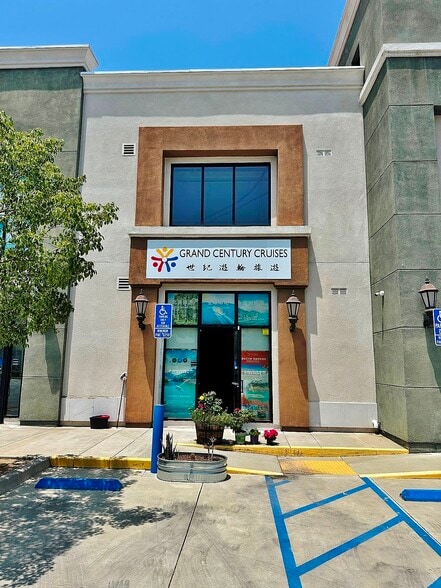 More Photos Of 2956 E Colorado Blvd, Pasadena General Retail For Lease
