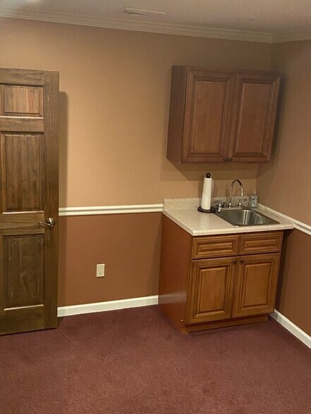 More Photos Of 225 Gordons Corner Rd, Manalapan Township Medical For Lease