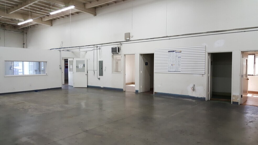 More Photos Of 516 E Jefferson Blvd, Los Angeles Warehouse For Sale