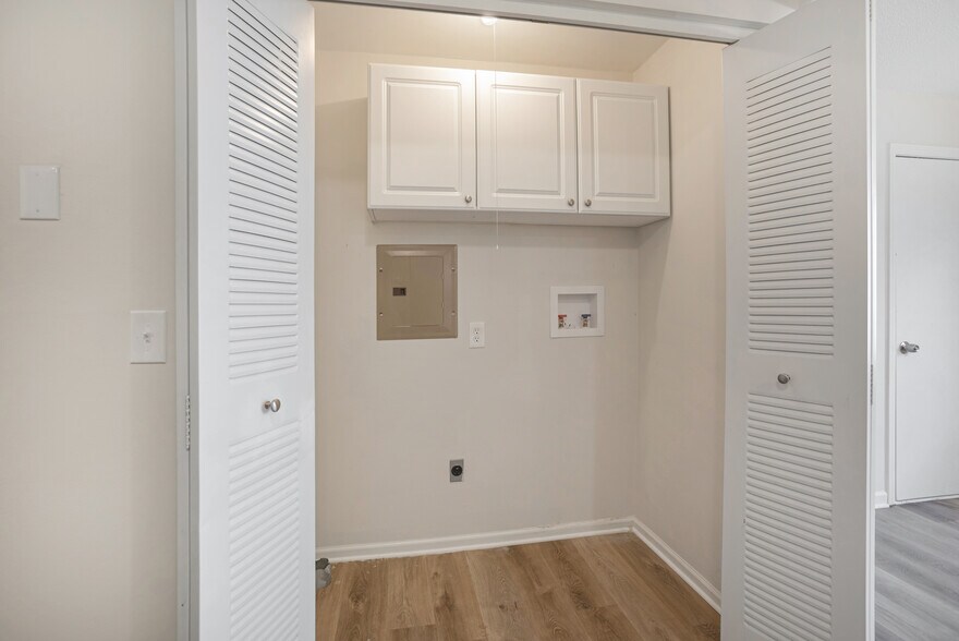 More Photos Of 8831-8837 Glenwood Ct, Overland Park Apartments For Sale