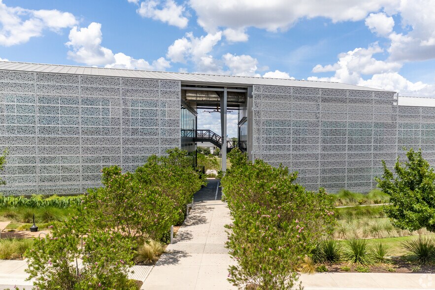 More Photos Of 14400 The Lakes Blvd, Pflugerville Office For Lease