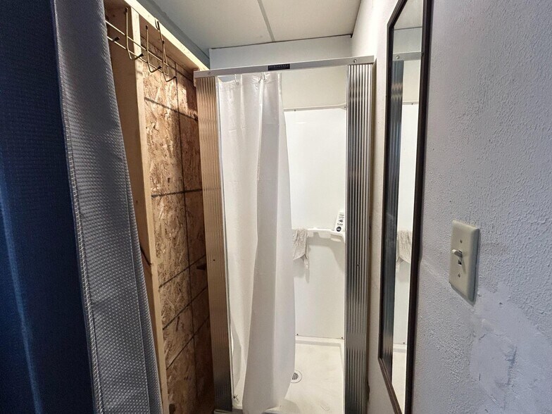 More Photos Of 212 N Main St, Ainsworth Loft Creative Space For Sale
