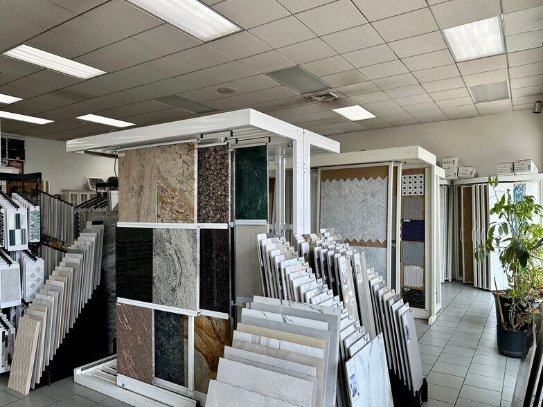 More Photos Of 51-23 Northern Blvd, Woodside Storefront For Lease