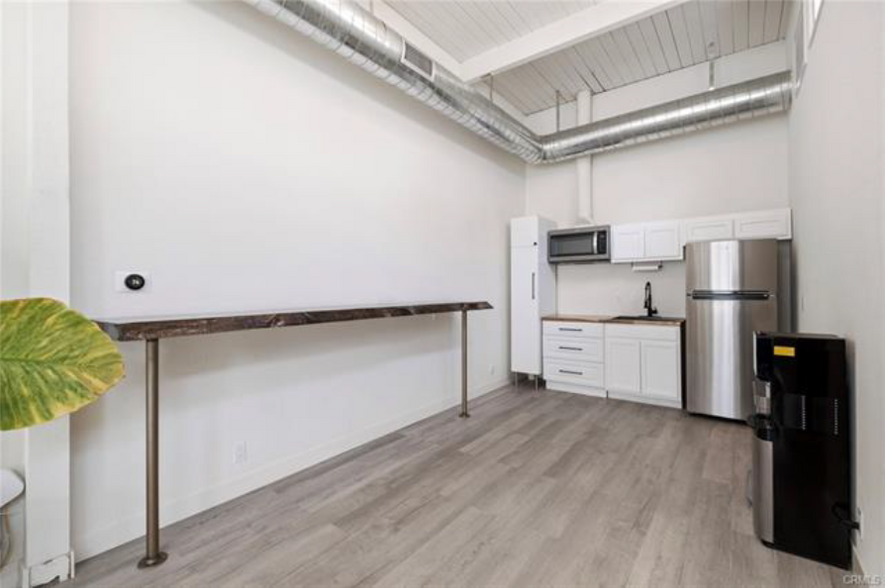 More Photos Of 555 E 3rd St, Long Beach Loft Creative Space For Sale