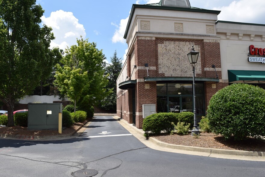 More Photos Of 920 Woodstock Rd, Roswell Storefront For Lease