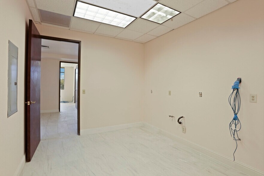 More Photos Of 3133 W March Ln, Stockton Medical For Lease