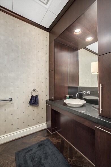 More Photos Of 112 Kercheval Ave, Grosse Pointe Office Residential For Lease