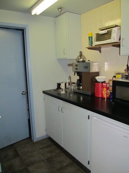 More Photos Of 12150 Charles Dr, Grass Valley Warehouse For Sale