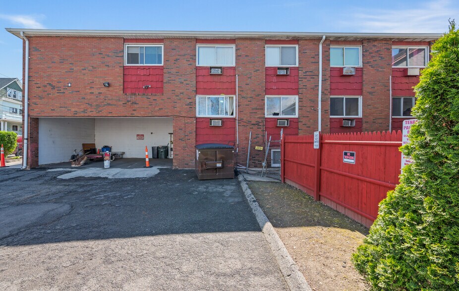 More Photos Of 100 Pequonnock St, Bridgeport Apartments For Sale