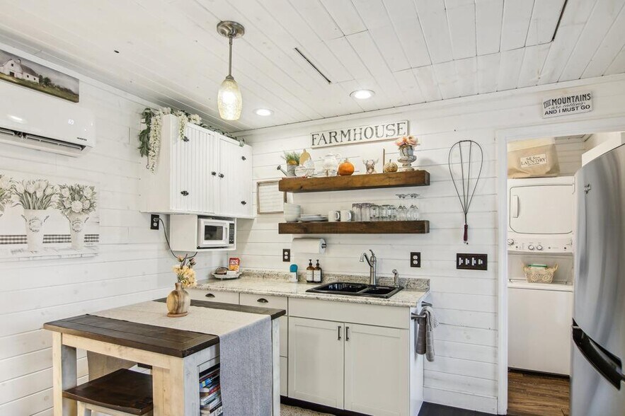 More Photos Of 354 Ivy Ridge Cir, Sylva Specialty For Sale