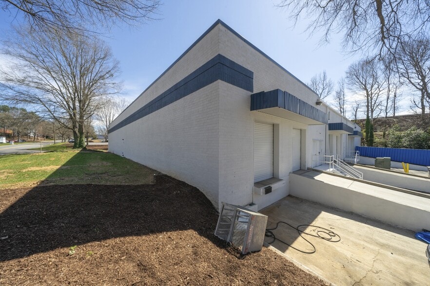 More Photos Of 4012 Kingston Ct SE, Marietta Distribution For Lease