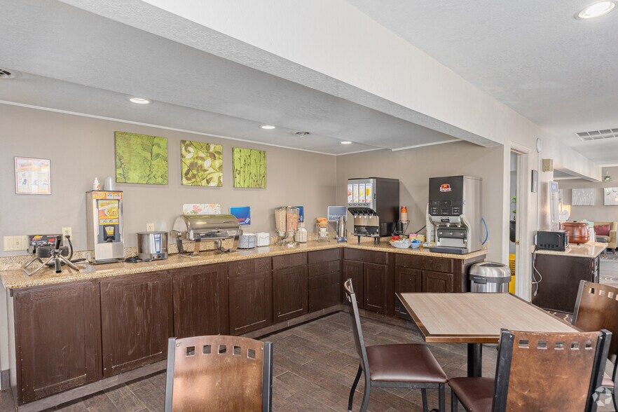 More Photos Of 1015 S Haynes Ave, Miles City Hotel For Sale