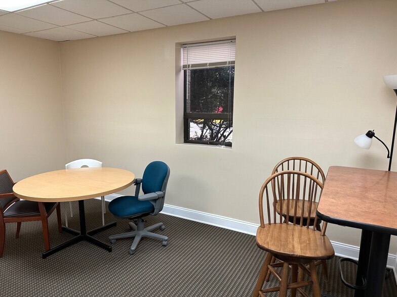 More Photos Of 40 Galesi Dr, Wayne Office For Lease