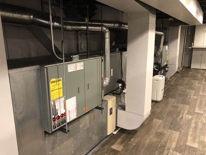 More Photos Of 512 Higgins Rd, Park Ridge Office For Lease