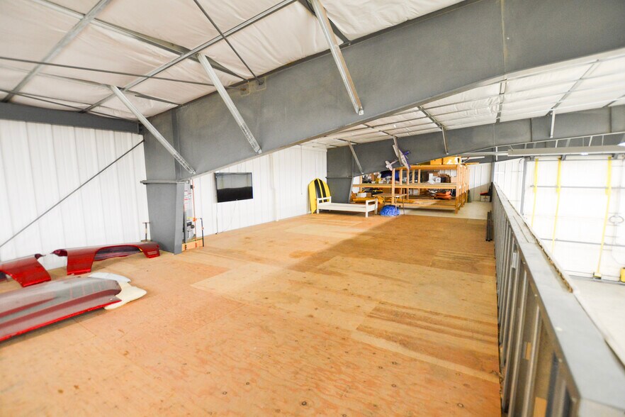 More Photos Of 113 Gulf Stream dr, Lewistown Service For Sale