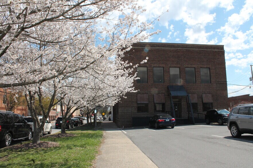 More Photos Of 201 W Market St, Kingsport Office For Sale