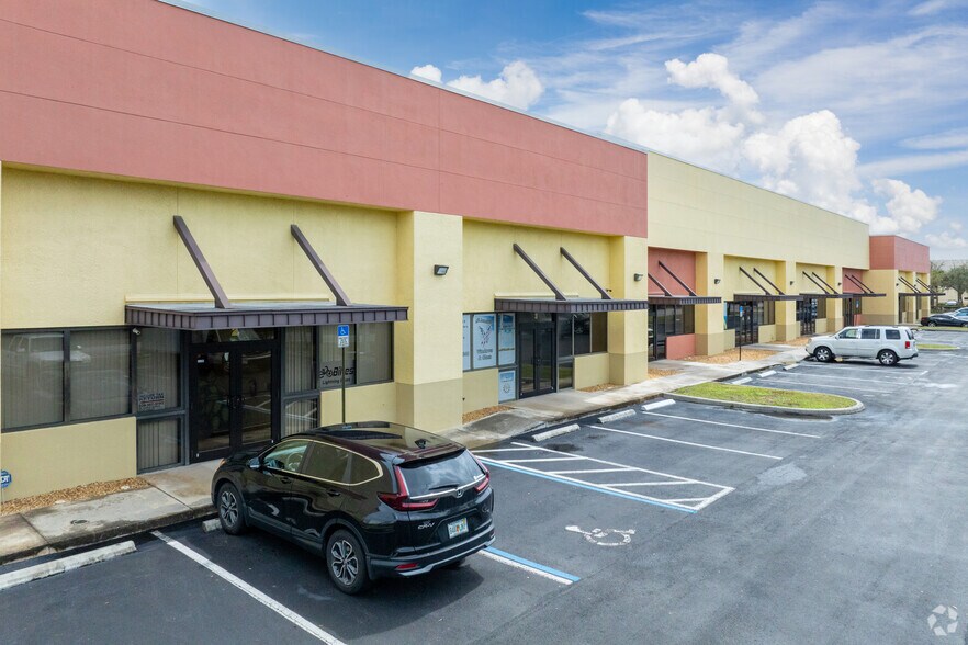 More Photos Of 17121 Cam Ct, Fort Myers Showroom For Lease