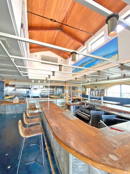 More Photos Of 15 E Cabrillo Blvd, Santa Barbara Restaurant For Lease
