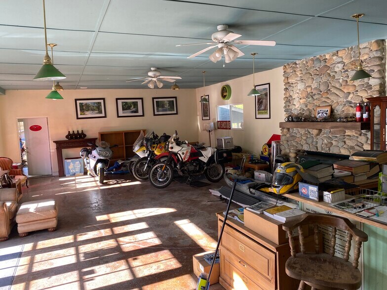More Photos Of 4875 Black Oak Mine Rd, Garden Valley Auto Dealership For Sale