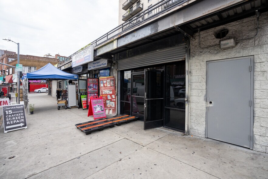 More Photos Of 425 S Los Angeles St, Los Angeles Storefront For Sale