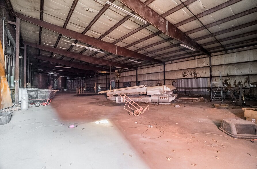 More Photos Of 413 Oxford Rd, Franklin Manufacturing For Sale