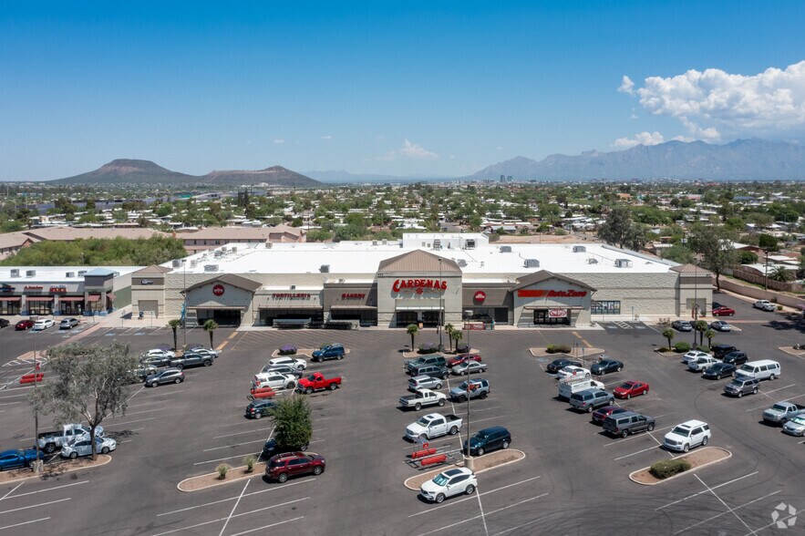 More Photos Of 902 W Irvington Rd, Tucson Supermarket For Lease