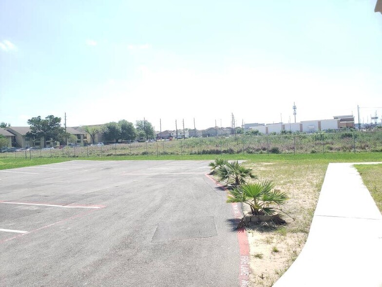 More Photos Of 6603 Langham Dr, Houston Religious Facility For Lease
