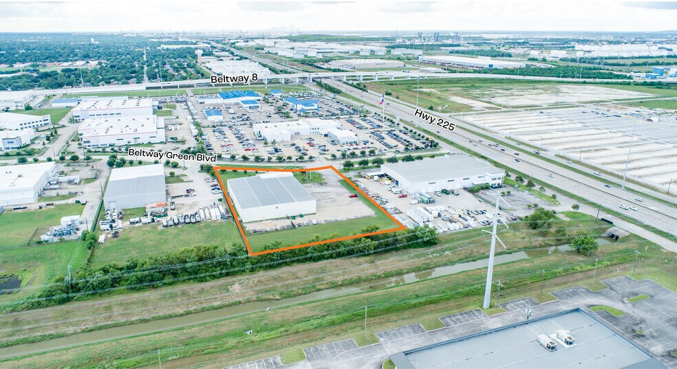 More Photos Of 201 Beltway Green, Pasadena Warehouse For Lease