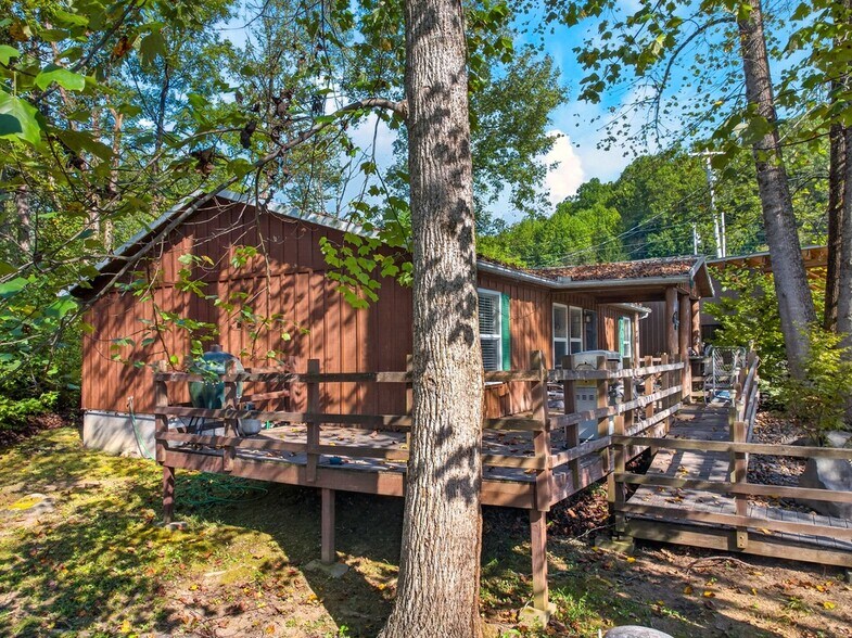 More Photos Of 4925 Hooper Hwy, Cosby Flex For Sale