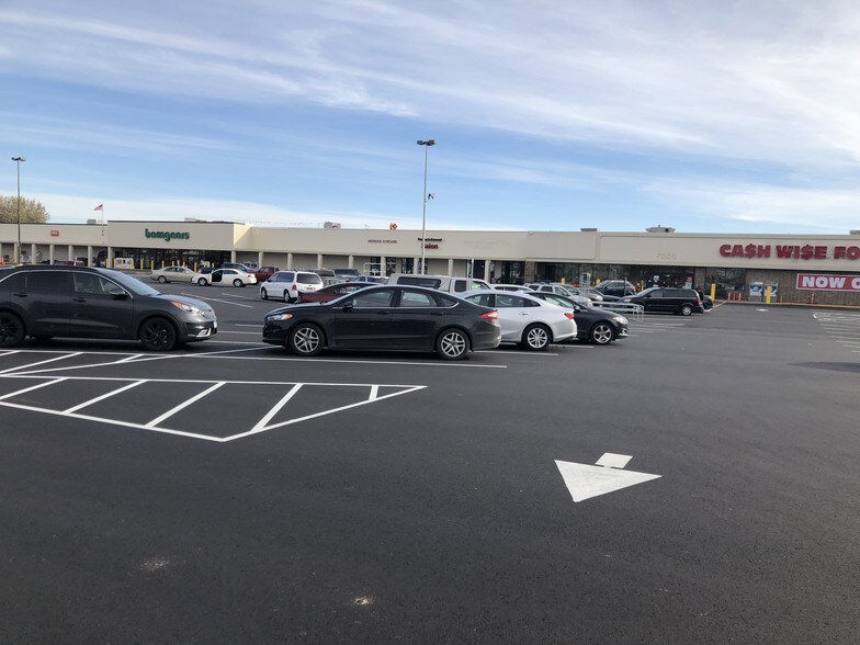 More Photos Of 1230 State St N, Waseca Storefront For Sale