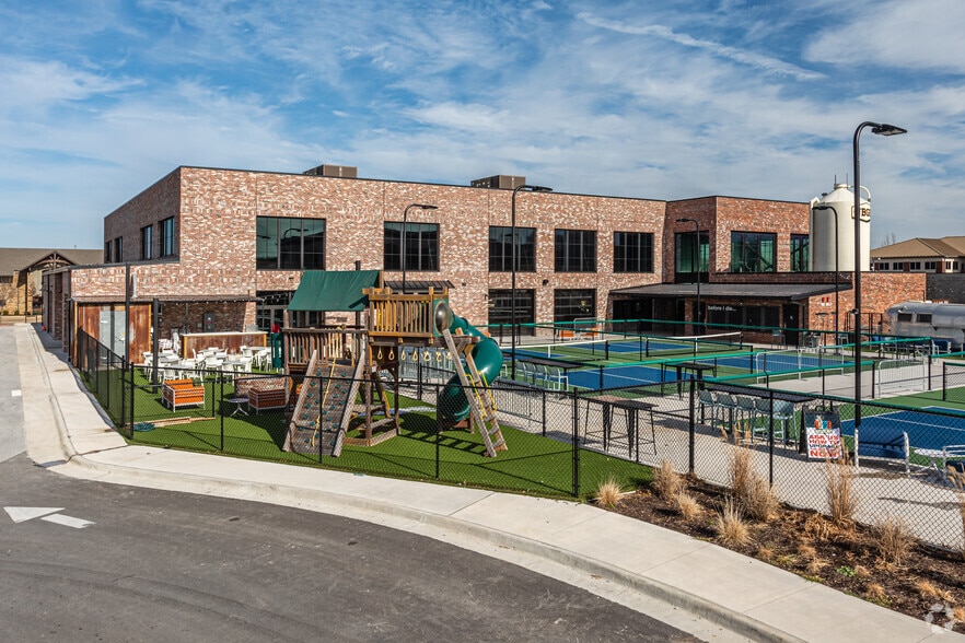 More Photos Of 3615 N Steele Blvd, Fayetteville Bar For Sale