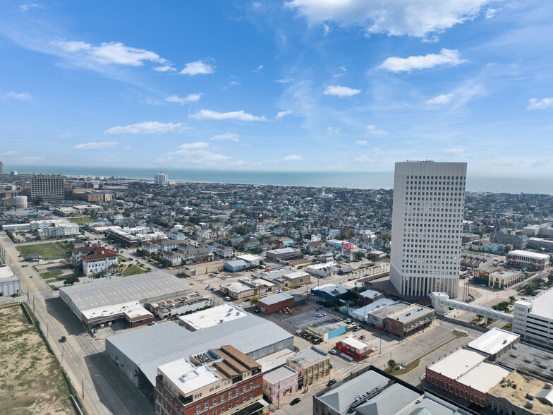 More Photos Of 1922 Strand St, Galveston Freestanding For Lease