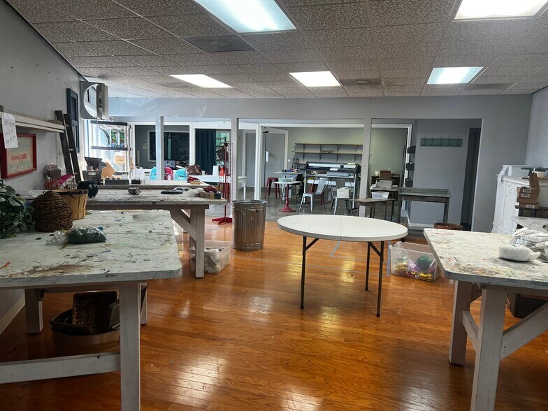 More Photos Of 10300 Us Highway 19 N, Pinellas Park Manufacturing For Sale
