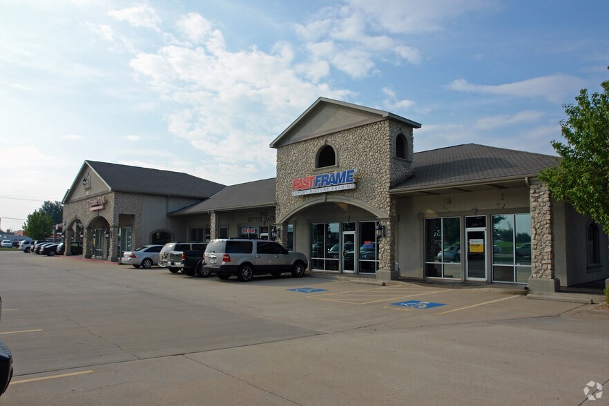 More Photos Of 100 SW 14th St, Bentonville Freestanding For Sale